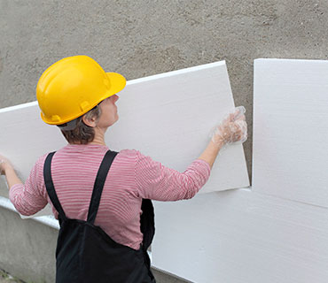 ¿Cómo el EPS puede reducir el consumo de materiales y energía?